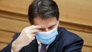 Il Mef schiaffeggia Conte sul cashback: costi esorbitanti, è inutile