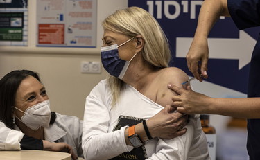 La quarta dose non blocca omicron, la verità da Israele