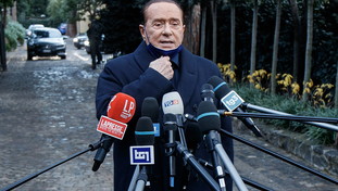 Berlusconi congela il vertice e resta ad Arcore. La reazione degli alleati