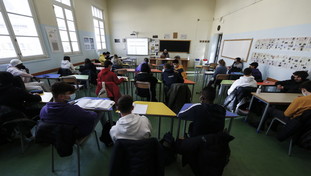 La scuola dei sogni di Bianchi. Il ministro nega il boom di contagi e i presidi insorgono