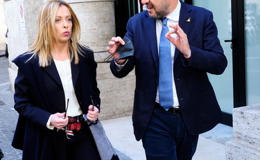 Condannata perché in quarantena soccorre un motociclista, Meloni e Salvini gridano allo scandalo