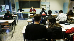 Insorge il capo dei presidi: Niente soldi per le scuole e addio impianti di areazione. E i numeri non tornano