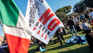 Il nuovo report dell'Iss sul Covid: no-vax a rischio morte 33 volte di più