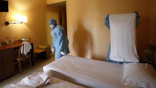 Confindustria contro il governo: Grave scelta di Draghi. Via ai licenziamenti negli hotel, cig non rifinanziata