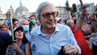 “O Casellati o Draghi”. Sgarbi svela i piani del centrodestra e fulmina Casini