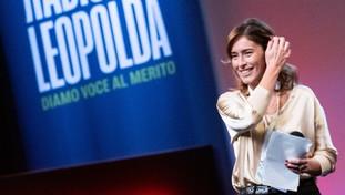 Il corteggiamento di Berlusconi alla Boschi: “Una donna scesa in terra a miracol mostrare”