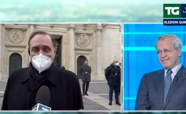 Lo vede questo... Mastella tira fuori l'uovo e fa impazzire Mentana