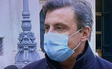 Fuori un nome o tutti in ginocchio da Mattarella, l'avviso di Calenda