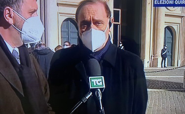 Mastella dà il numero di cellulare in diretta tv, imbarazzo totale da Mentana