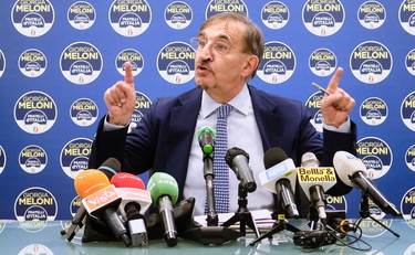 Mattarella bis non è dignitoso per l'Italia, La Russa a valanga sul Quirinale