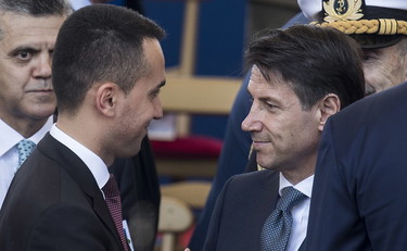 Volano gli stracci, guerra aperta tra Conte e Di Maio