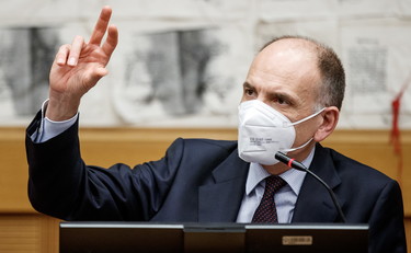 Letta esulta su Facebook, così viene coperto dagli insulti