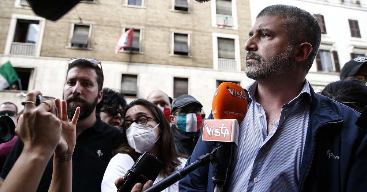 Simone Di Stefano lascia Casa Pound: "Motivazioni politiche" – Il Tempo