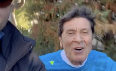 Il maratoneta Gianni Morandi non si ferma mai, corre pure a Sanremo