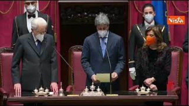 Il Giuramento del Presidente Mattarella alla Camera, standing ovation dell'Aula