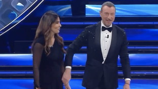 Sabrina Ferilli fuorionda: Pezzo di m... Con chi ce l'ha, il grande gelo con Amadeus