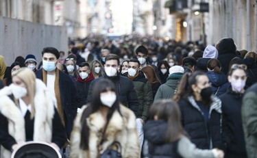 Mascherina sempre in tasca, cosa prevedono le regole di Speranza