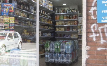 Sugli alcolici è un salasso, i minimarket sono sempre più cari