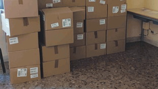 Ennesimo spreco di soldi pubblici: le mascherine per la scuola finiscono in cantina