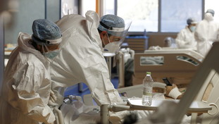 Gli eroi sono stati subito dimenticati: bocciati i ristori per le famiglie dei medici morti di Covid