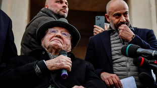 “La pagherete, non permetteremo capriole”. Il siluro di Paragone a Salvini: avete tolto diritti e libertà