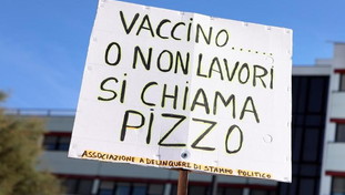 Prime dosi a picco nonostante il vaccino obbligatorio, il dato che gela il governo