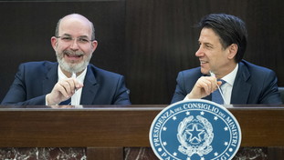 Nel M5S sono dilettanti allo sbaraglio. La dimenticanza di Crimi e gli infiniti regolamenti grillini