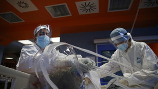 Rabbia e incredulità dopo il no ai ristori per i medici: ingenerosità di Stato. Rivolta negli ospedali: vergogna