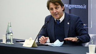 I falsi entusiasmi per la crescita del Pil. Donne e giovani sempre più precari, crisi senza fine