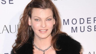 Ecco com'è diventata Linda Evangelista, la foto del disastro in prima pagina