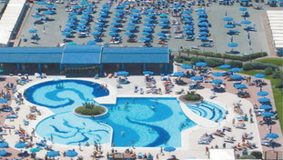 I balneari di Roma denunciano: La mafia comprerà le nostre spiagge. Il timore concreto