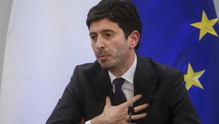 Porro fa le pernacchie e stende Speranza sull'obbligo vaccinale per gli over50