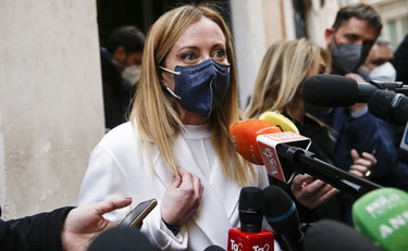 Vuole espropriare 30 mila aziende, Meloni furiosa fa a pezzi Draghi