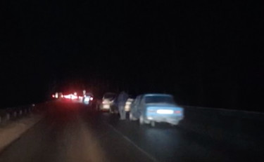 Ucraina, civili in fuga dal Donbass: la coda chilometrica per scappare dalle bombe