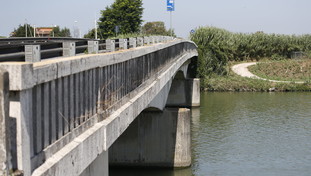 Sul Ponte della Scafa hanno sbagliato i calcoli: disastro sul Tevere, il conto sale di 10 milioni