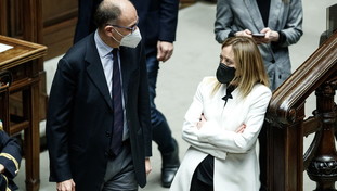 Il Pd crolla nei sondaggi: Fratelli d'Italia stacca tutti e la Meloni gongola