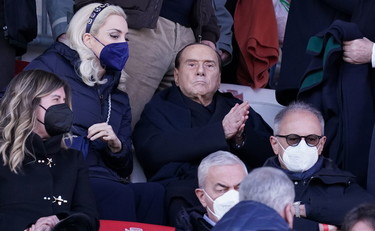 Berlusconi si sposa. La voce circola ad Arcore, dopo il bacio allo stadio di Monza con Marta Fascina
