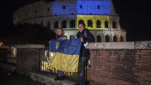 L'imbarazzante omaggio all'Ucraina di Gualtieri: il Colosseo si illumina ma il risultato è scadente