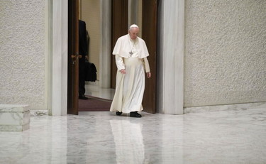 Il blitz del Papa: a sorpresa dall'ambasciatore russo in Vaticano per fermare le bombe