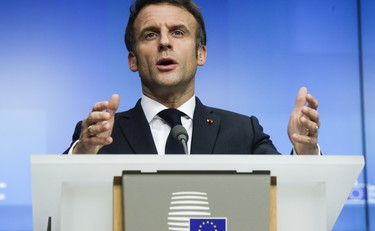 La guerra durerà a lungo, la profezia di Macron sull'Ucraina