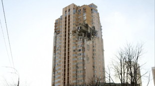 Missile russo sventra il grattacielo, dramma a Kiev dopo l'esplosione