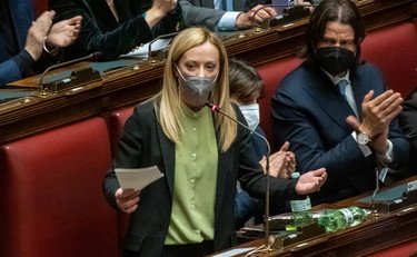 Draghi raddoppia lo stato d'emergenza, Meloni sfotte il governo