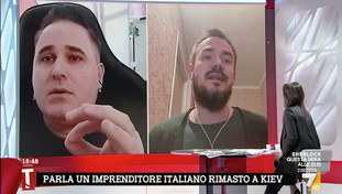 Tensione tra l'imprenditore e il giornalista ucraino: “Arrendetevi, non capisco la resistenza”, “Tornatene in Italia”