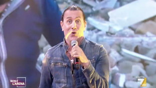 La Lucarelli svergogna Giletti per l'invito a Povia per parlare della guerra in Ucraina