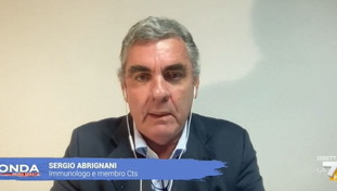 Il pugno duro del Cts: “Obbligo vaccinale e mascherine al chiuso da prolungare”. Colpe ai no-vax per i contagi