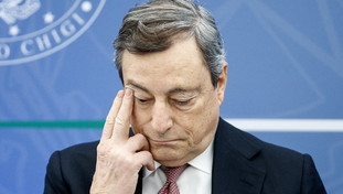 Il sogno dei salotti dei vip della Roma bene: una villetta accanto a Draghi