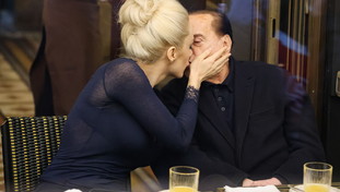 Nozze al veleno per Berlusconi: il forfait eccellente al matrimonio con la Fascina. Tumulti tra i figli