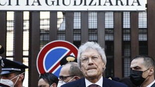 “Cambi traduttore”. Il giornalista umilia l'ambasciatore russo per la querela: la verità sull'uccisione di Putin