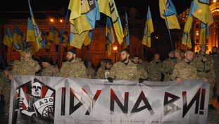 Omaggio e rispetto agli eroi del Battaglione Azov: hanno difeso ad ogni costo la loro Ucraina