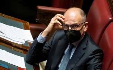 Mal di pancia sulle spese militari, così i Dem esplodono contro il M5s